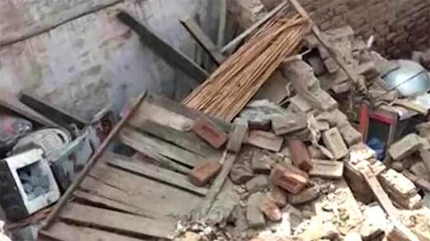 Tragedy in Khanewal: Child Killed, Five Injured as Dilapidated Roof Collapses