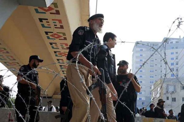 خیبرپختونخوا: گورنر راج کے بعد ایڈووکیٹ جنرل آفس سے 57 افسران ہٹائے گئے