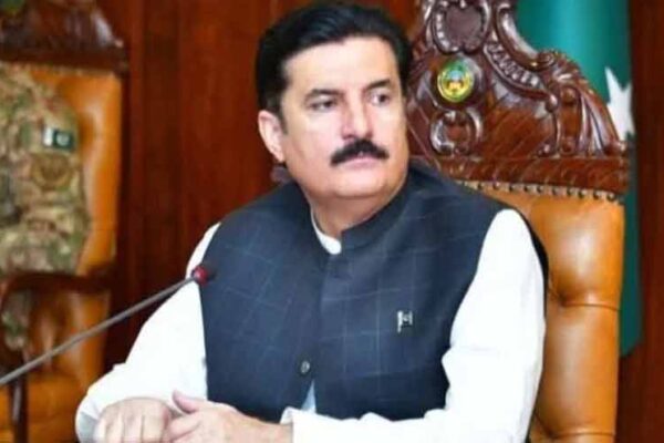 خیبر پختونخوا کے عوام امن کے خواہاں، قانون ہاتھ میں لینے والوں کے خلاف سخت کارروائی ہوگی: گورنر فیصل کریم کنڈی