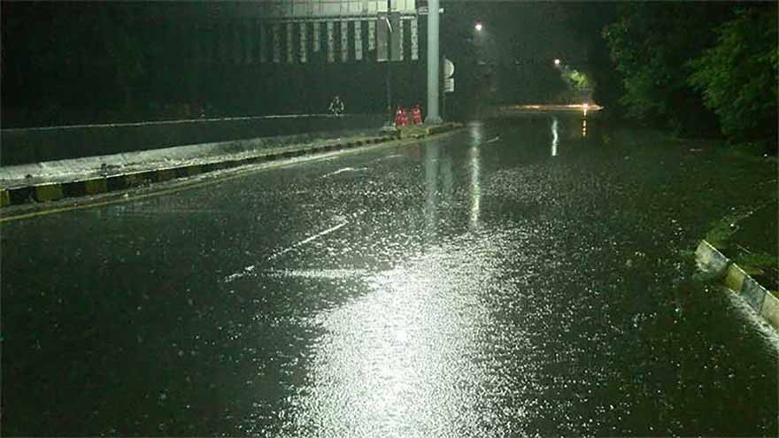Lahore Welcomes Winter as First Rain Blankets the City