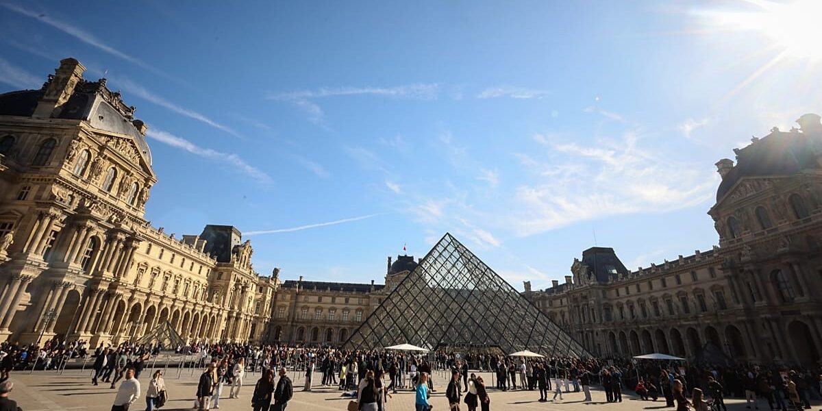 Louvre Could Close to Public Without Urgent Overhaul, Director Warns