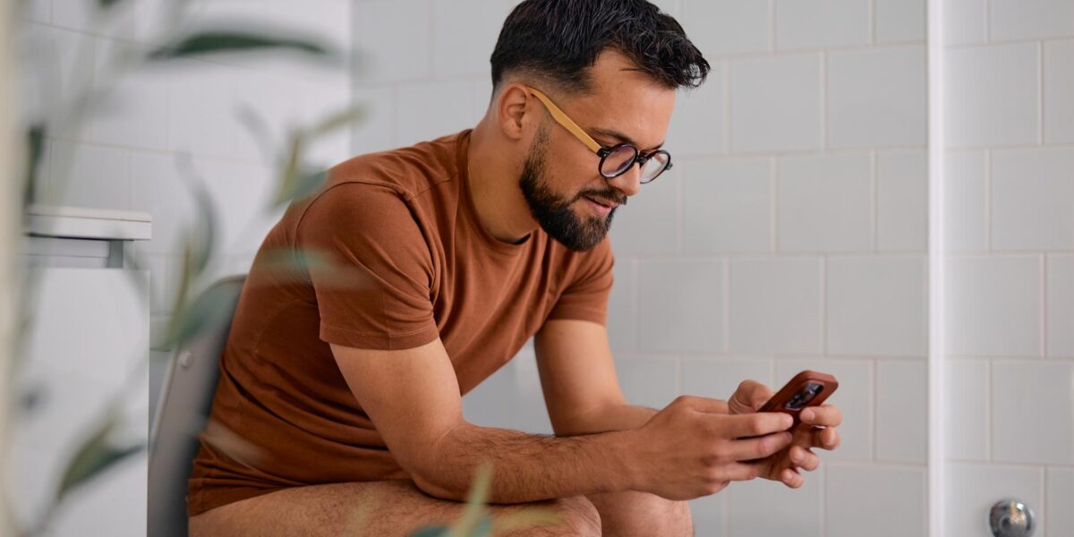 The Truth Behind Men's Marathon Bathroom Breaks