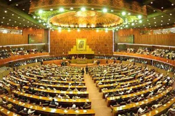قومی اسمبلی کا اجلاس آج: موسمیاتی تبدیلی، اسلام آباد کی آلودگی اور بلوچستان کے خشک سالی پر بحث