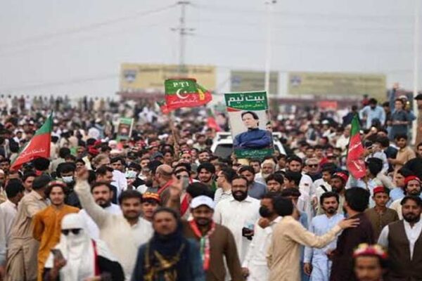 پی ٹی آئی لانگ مارچ ساتویں روز چارسدہ پہنچ گیا، اگلا منصوبہ 13 اکتوبر کو صوابی میں سنایا جائے گا