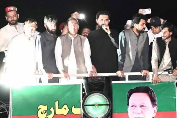 عمران خان کی رہائی کے لیے پی ٹی آئی کا لانگ مارچ کرم پہنچ گیا، آج کوہاٹ کی طرف روانہ ہوگا