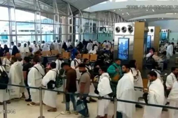 ریاض ایئرپورٹ کی بندش میں توسیع، روزانہ تقریباً 700 پروازیں متاثر