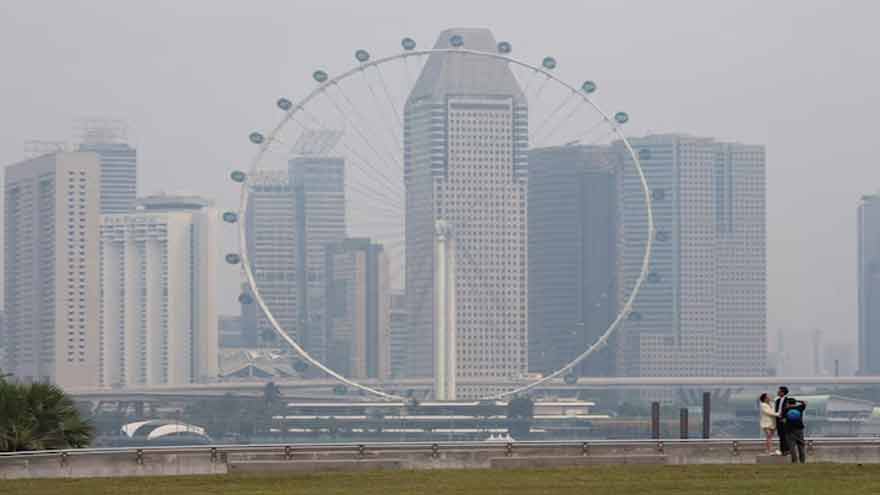 Singapore F1 Night Race to Go Ahead Despite Choking Haze