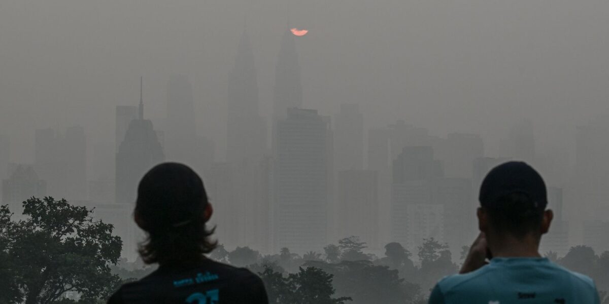 Southeast Asia on Maximum Alert as Indonesian Fires Blanket Region in Toxic Haze