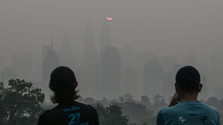 Southeast Asia on Maximum Alert as Indonesian Fires Blanket Region in Toxic Haze