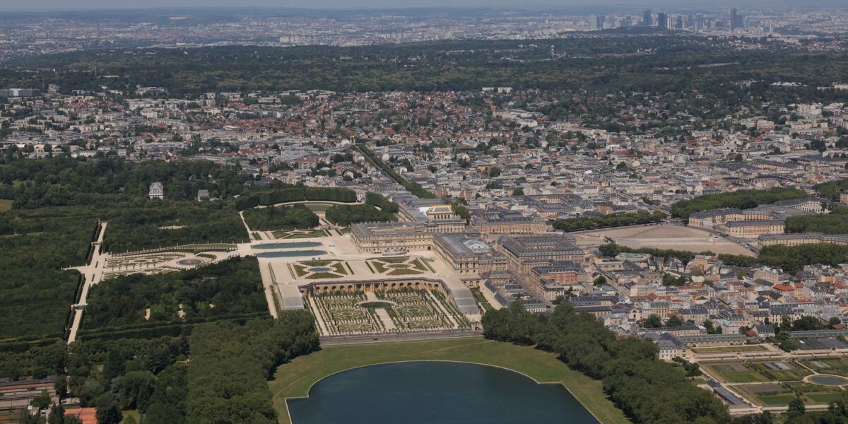 Palace of Versailles Reopens After Major Power Cut Hits 30,000 Homes